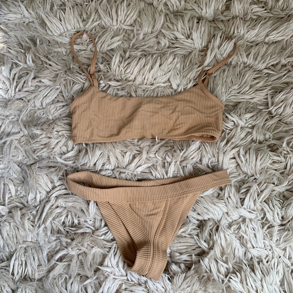 Frankie’s Bikinis set